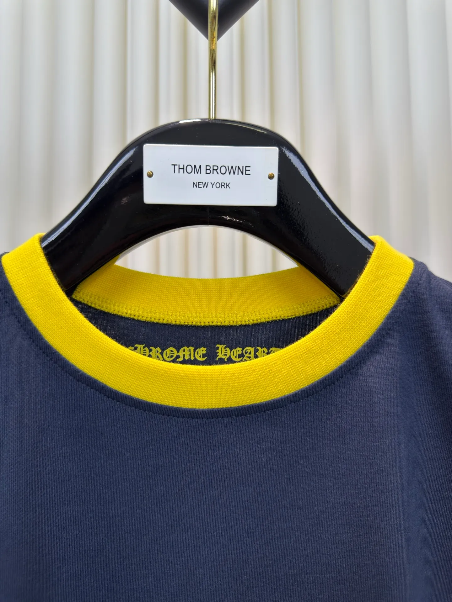 P230 Chrome Hearts Sanskrit Color Blocking Short Sleeves (Women's Wear) Authentic Open Edition - Physical Counter - Top Luxury Quality 🆚 Instant sale of all editions on the market. Custom dyed threads and large body fabrics according to YB. The printing is hand-printed. Contrast color design The upper body effect is excellent. Size S M L